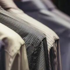 Idealna koszula męska: Przewodnik po zakupach i stylach