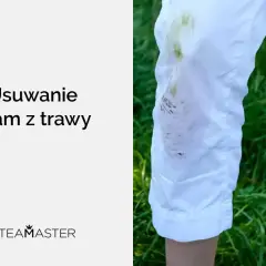 Białe spodnie z zielonymi plamami od trawy. Dowiedz się, czym sprać trawę i przywrócić ubraniom nieskazitelny wygląd.
