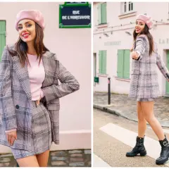 Dziewczyna w różowym beretce i kraciastej marynarce z mini spódniczką, prezentująca styl preppy.