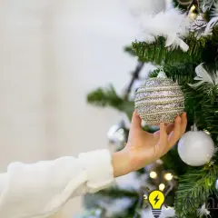 Nowoczesna choinka: trendy, stylizacje i jak ją ubrać krok po kroku