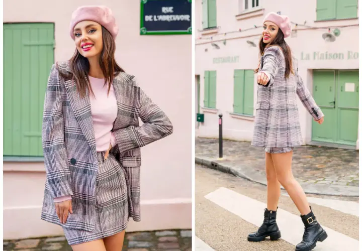 Dziewczyna w różowym beretce i kraciastej marynarce z mini spódniczką, prezentująca styl preppy.