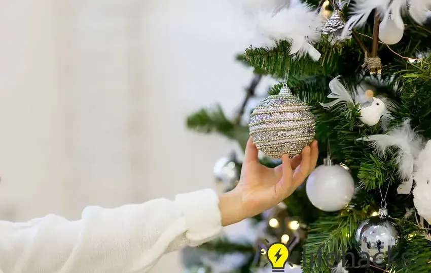 Nowoczesna choinka: trendy, stylizacje i jak ją ubrać krok po kroku
