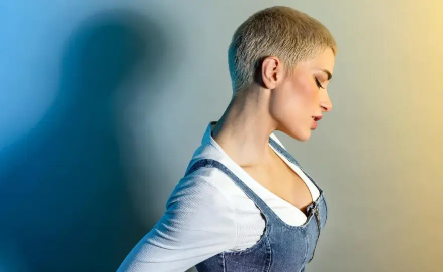 Buzz cut damski - Jak nosić i komu pasuje? Sprawdź!