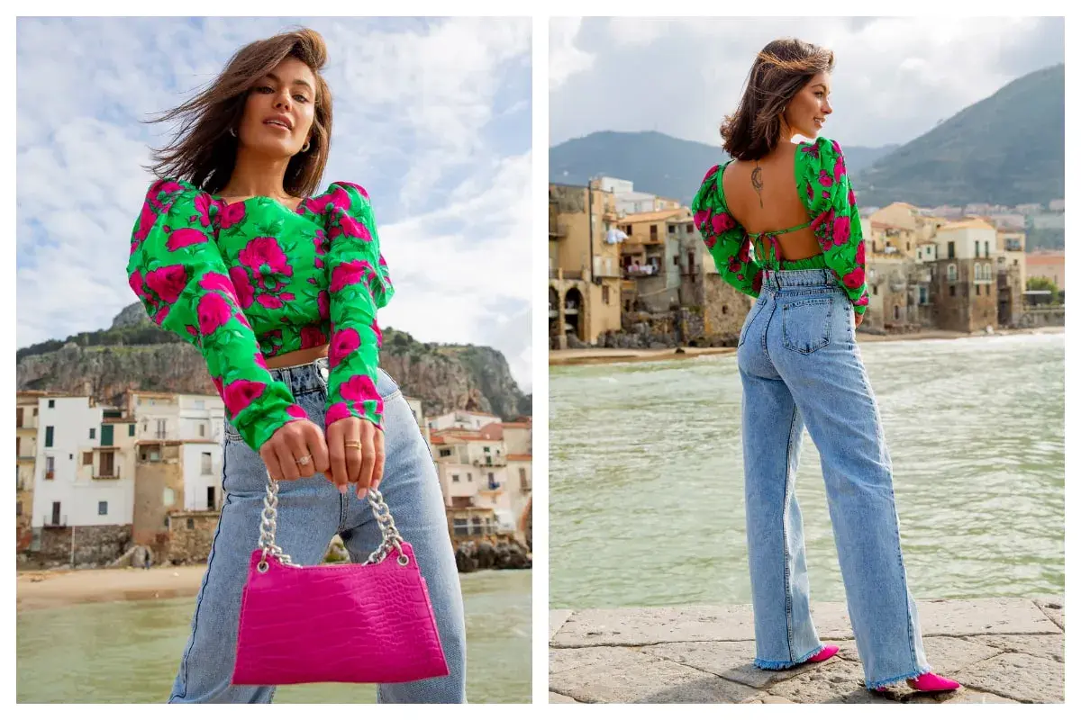 Włoski styl: crop top w kwiaty, jeansy z wysokim stanem i fuksjowa torebka. Tak ubierają się włoszki, czując się swobodnie i stylowo nad morzem.