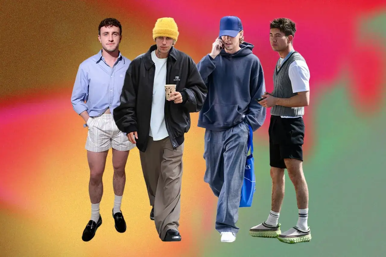 Czterech mężczyzn w casualowych stylizacjach. Jeden w koszuli i szortach w paski, drugi w kurtce, czapce i z kubkiem, trzeci w bluzie i spodniach, czwarty w kamizelce i szortach.