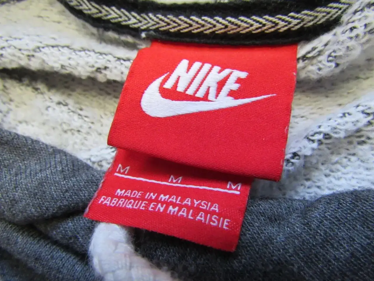 oryginalna metka bluzy nike